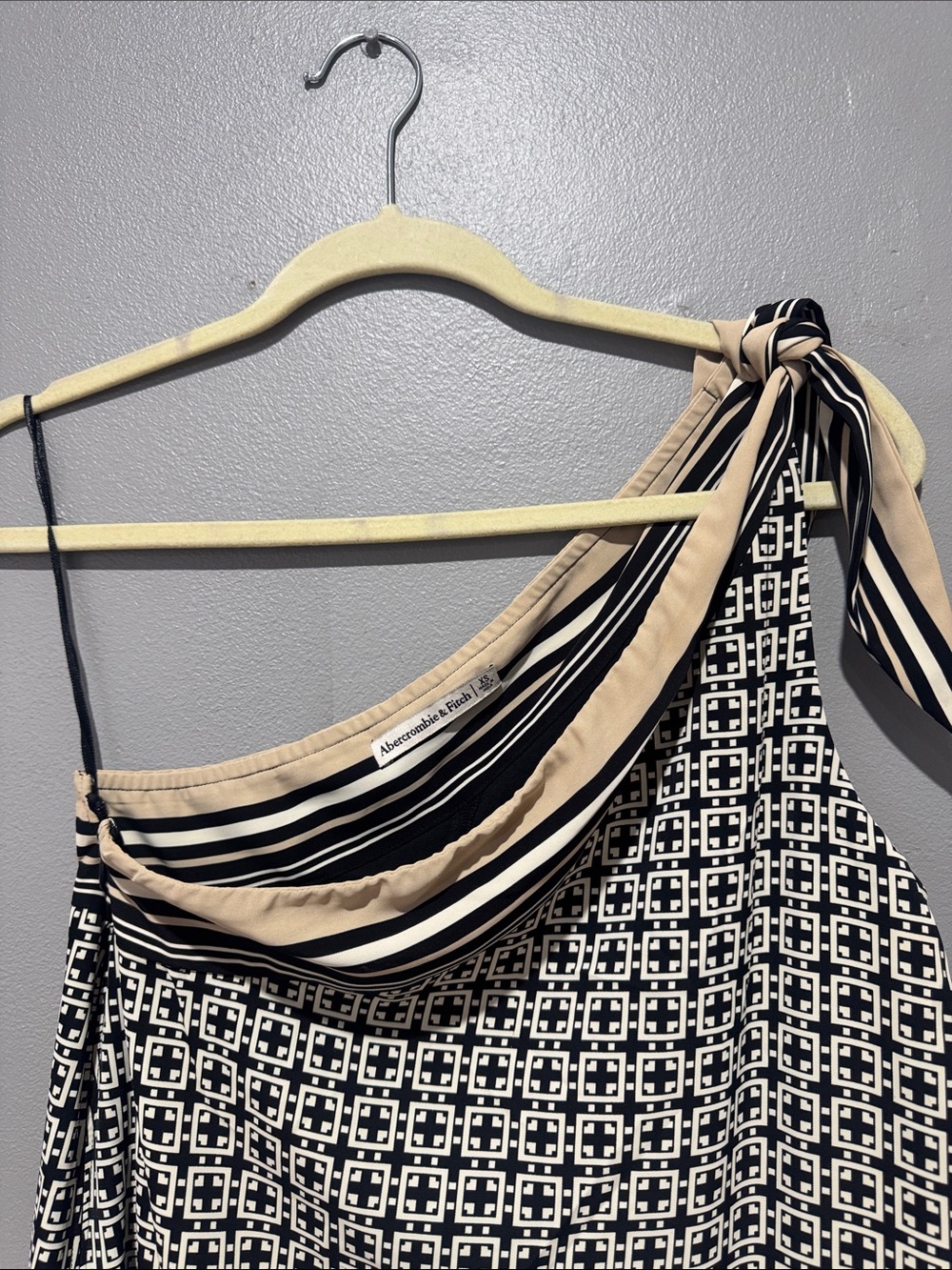 Abercrombie & Fitch One -Shoulder Black and White Geometric Maxi Dress - Picture 4 of 4